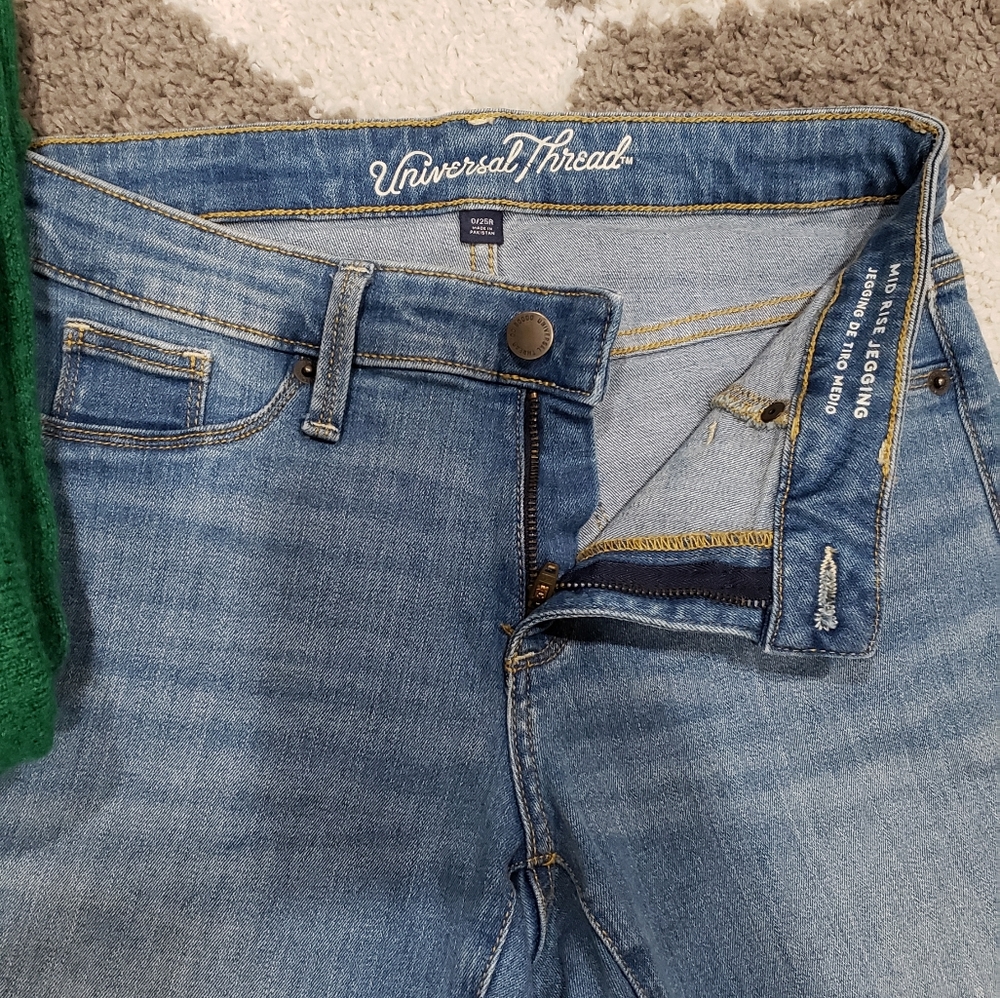 Universal Threads Jeans - Picture 2 of 4